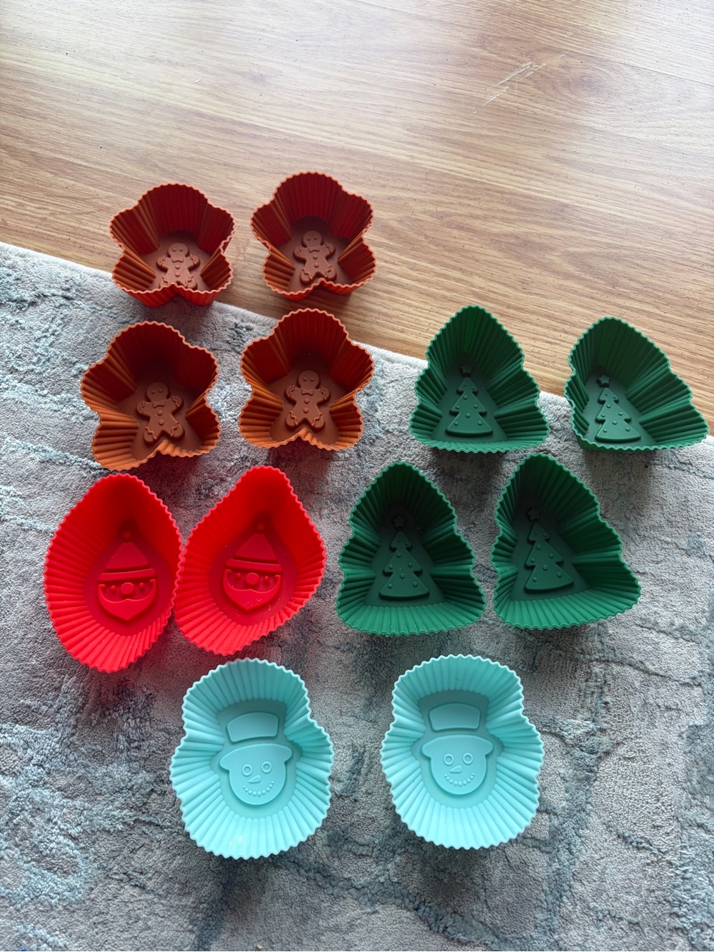 Holiday Silicone Cupcake Liners Set - Red, Green, Light Blue, Orange